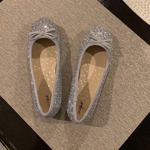 NWOT Cat & Jack silver sparkly shoes - size 4